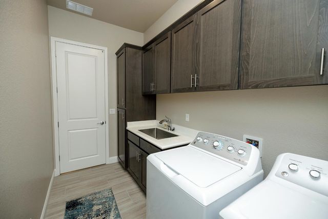 2911 Zinnia Way, Lodi, CA 95242