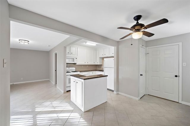 230 W 27th Street 2, Houston, TX 77008