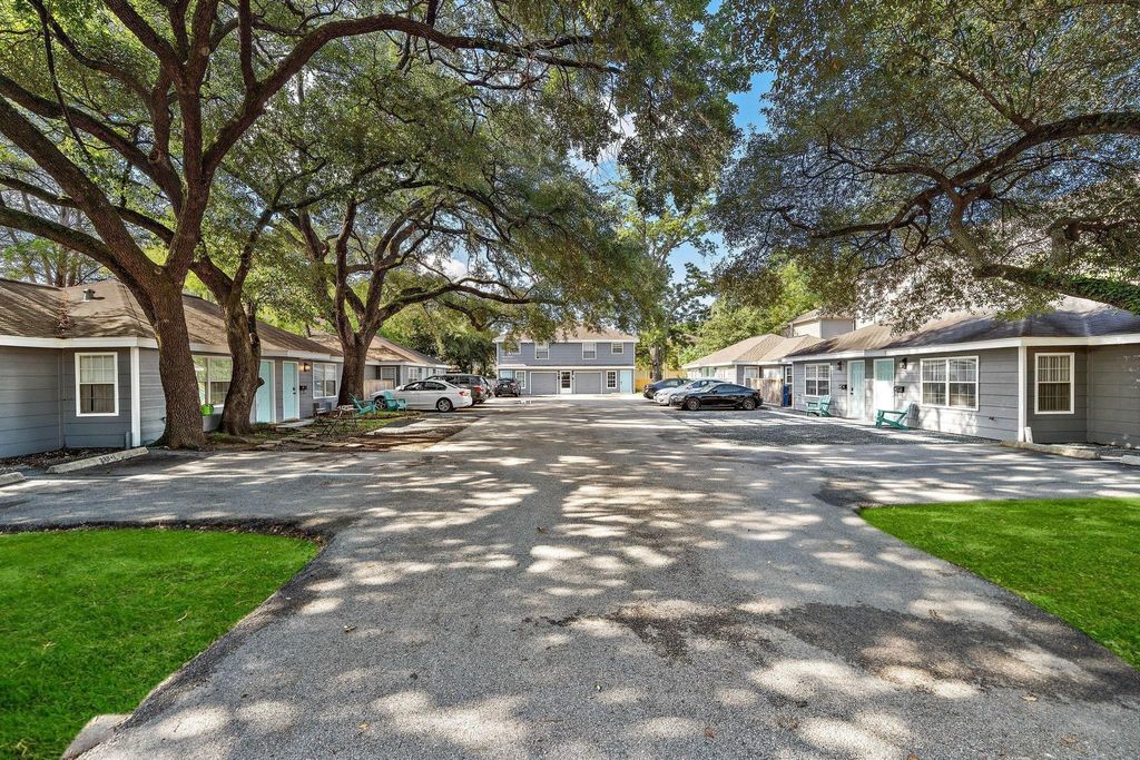 230 W 27th Street 2, Houston, TX 77008