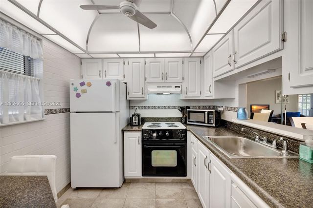 3431 NW 50th Ave 113, Lauderdale Lakes, FL 33319