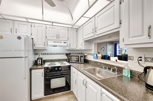 3431 NW 50th Ave 113, Lauderdale Lakes, FL 33319