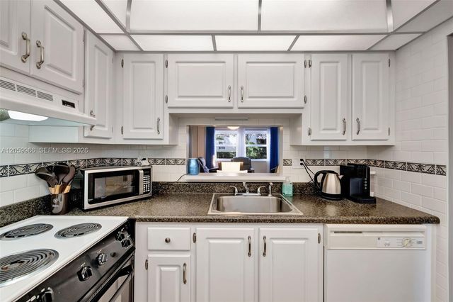 3431 NW 50th Ave 113, Lauderdale Lakes, FL 33319