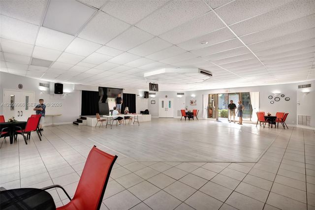 3431 NW 50th Ave 113, Lauderdale Lakes, FL 33319