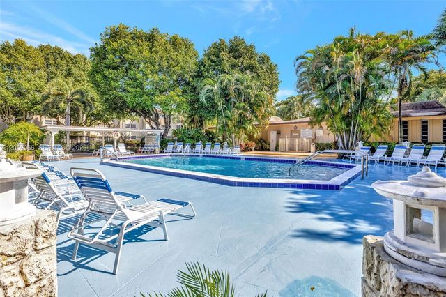 3431 NW 50th Ave 113, Lauderdale Lakes, FL 33319