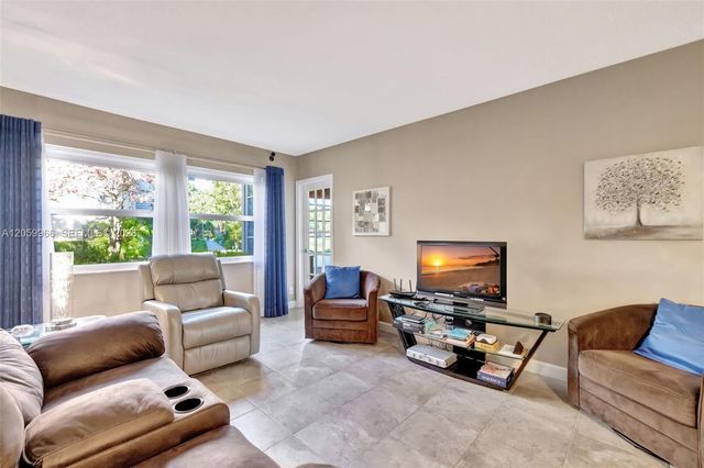 3431 NW 50th Ave 113, Lauderdale Lakes, FL 33319