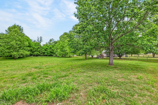 165 Sweetgum Dr, La Vergne, TN 37086