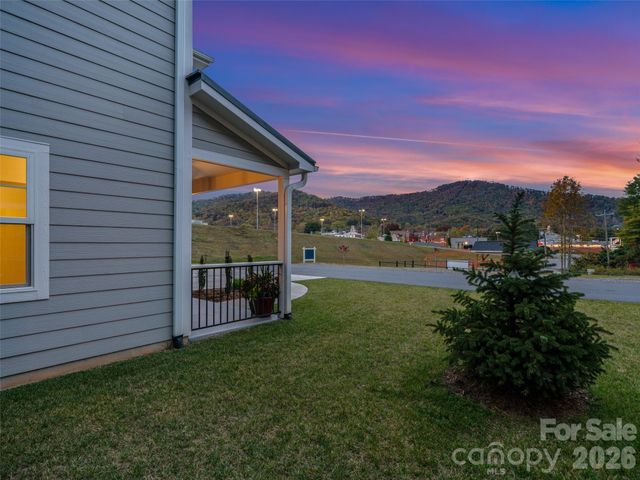 100 Red Twig Lane 103, Burnsville, NC 28714