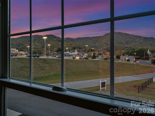 100 Red Twig Lane 103, Burnsville, NC 28714