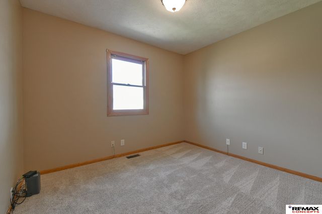 1636 Blackhawk Drive, Lincoln, NE 68521