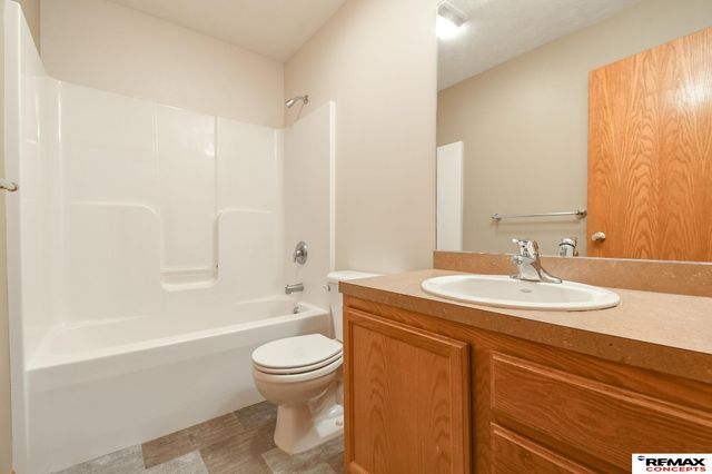 1636 Blackhawk Drive, Lincoln, NE 68521