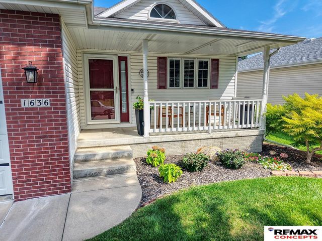 1636 Blackhawk Drive, Lincoln, NE 68521