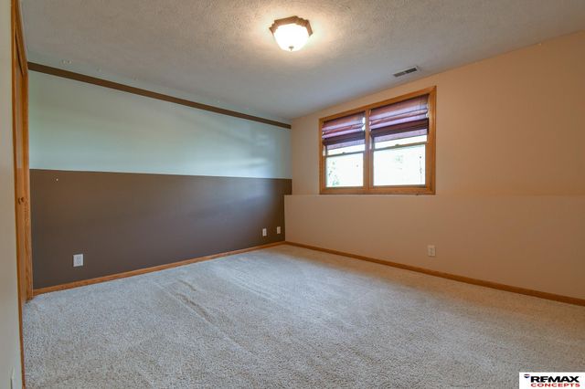 1636 Blackhawk Drive, Lincoln, NE 68521