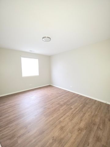 56 N Victoria Lane C, Streamwood, IL 60107