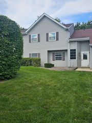 56 N Victoria Lane C, Streamwood, IL 60107