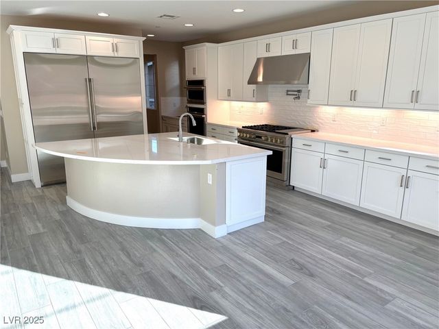 8775 Spencer Garrett Street, Las Vegas, NV 89113