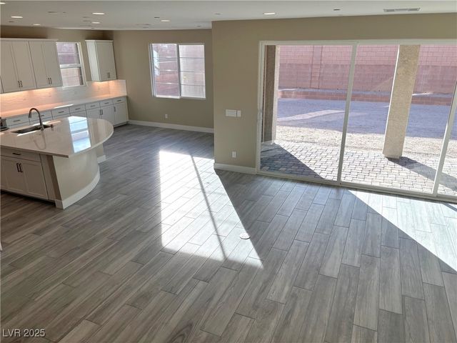 8775 Spencer Garrett Street, Las Vegas, NV 89113