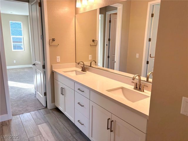 8775 Spencer Garrett Street, Las Vegas, NV 89113