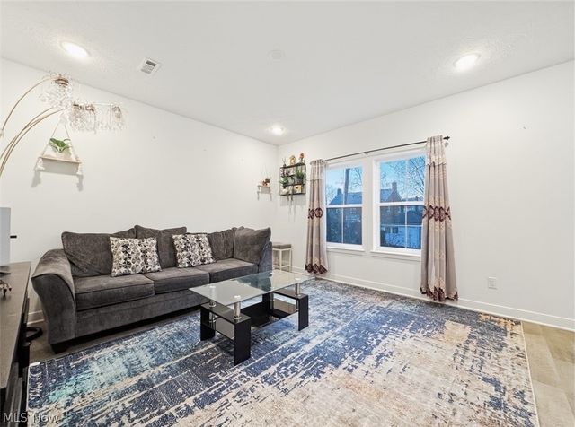 524 Auld Farm Circle, Akron, OH 44320