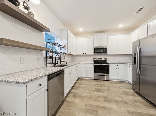 524 Auld Farm Circle, Akron, OH 44320