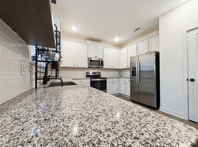 524 Auld Farm Circle, Akron, OH 44320