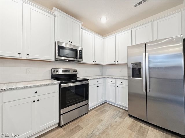 524 Auld Farm Circle, Akron, OH 44320