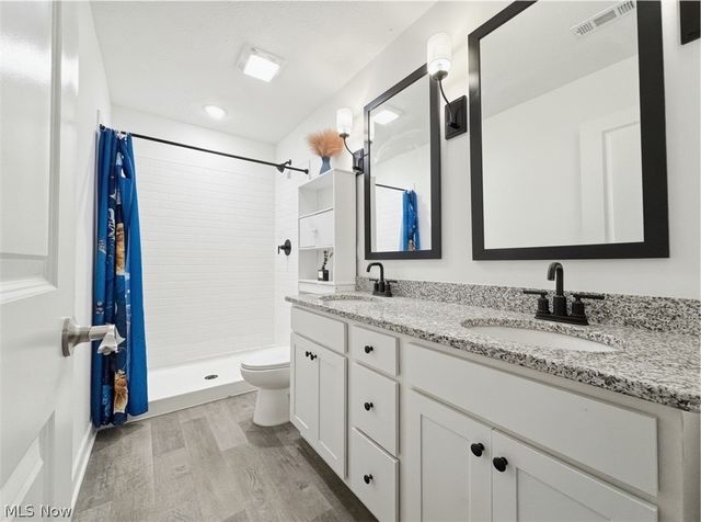 524 Auld Farm Circle, Akron, OH 44320