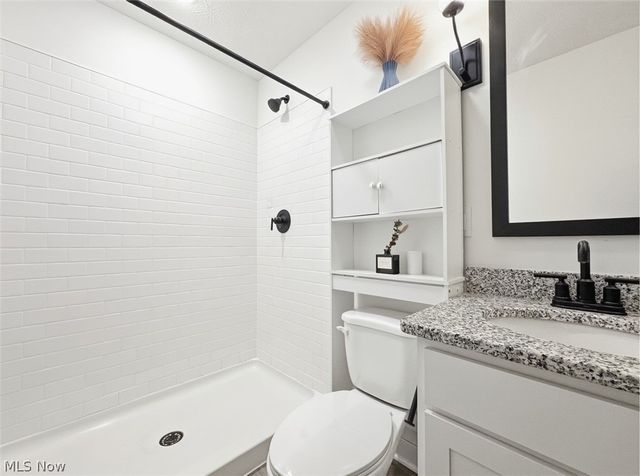 524 Auld Farm Circle, Akron, OH 44320