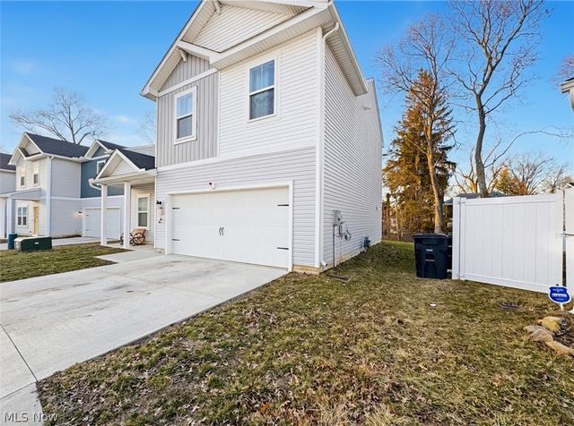 524 Auld Farm Circle, Akron, OH 44320