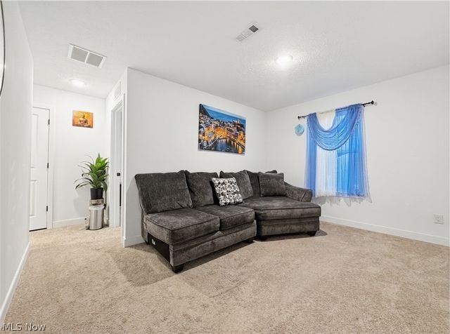 524 Auld Farm Circle, Akron, OH 44320