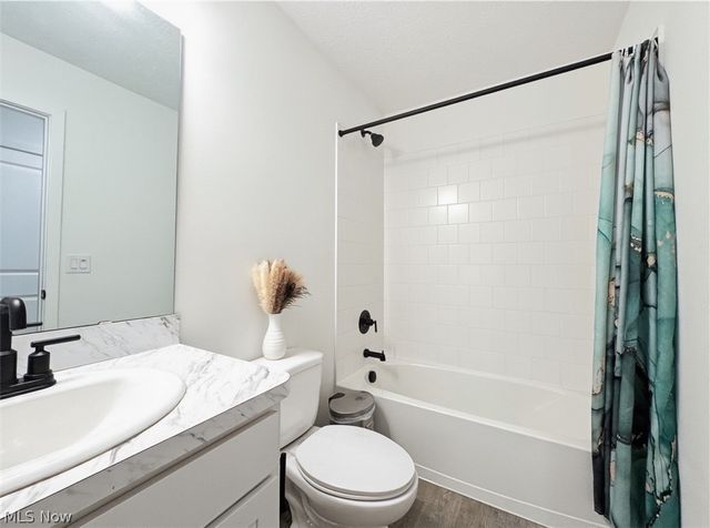 524 Auld Farm Circle, Akron, OH 44320