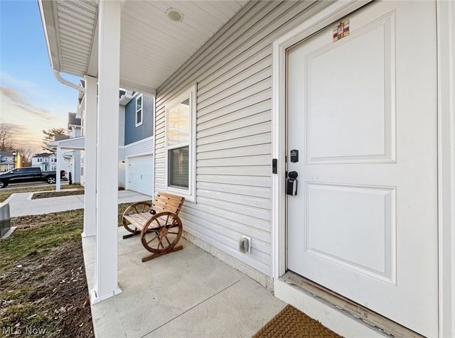 524 Auld Farm Circle, Akron, OH 44320