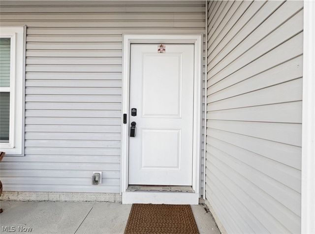 524 Auld Farm Circle, Akron, OH 44320