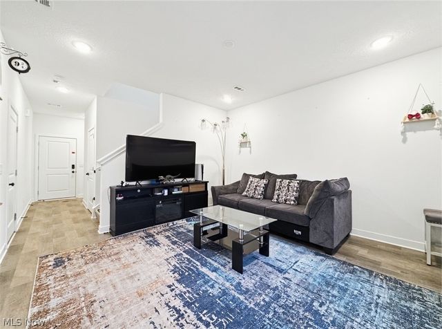 524 Auld Farm Circle, Akron, OH 44320