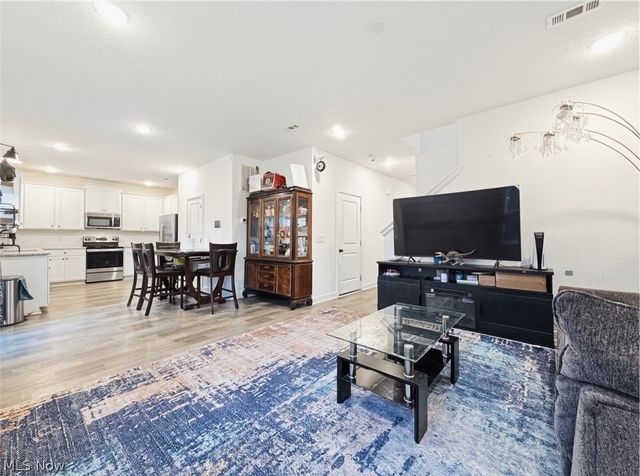 524 Auld Farm Circle, Akron, OH 44320