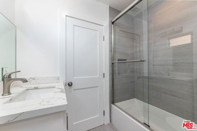 2815 S Mansfield Avenue, Los Angeles, CA 90016