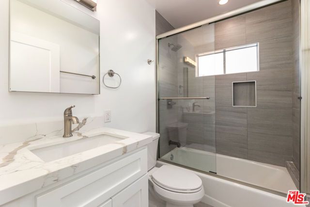 2815 S Mansfield Avenue, Los Angeles, CA 90016