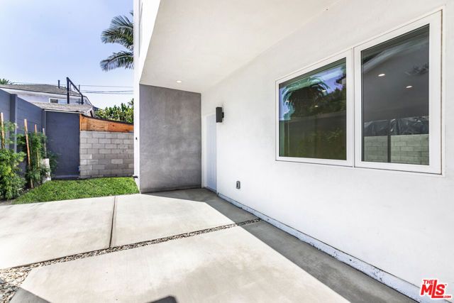 2815 S Mansfield Avenue, Los Angeles, CA 90016