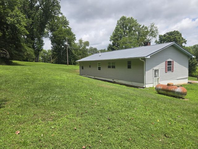 193 W Lee Dr, Palmer, TN 37365