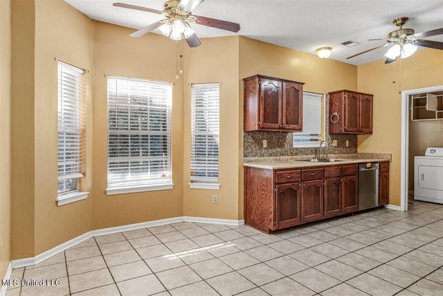 2035 Greencliff Drive, Southaven, MS 38672