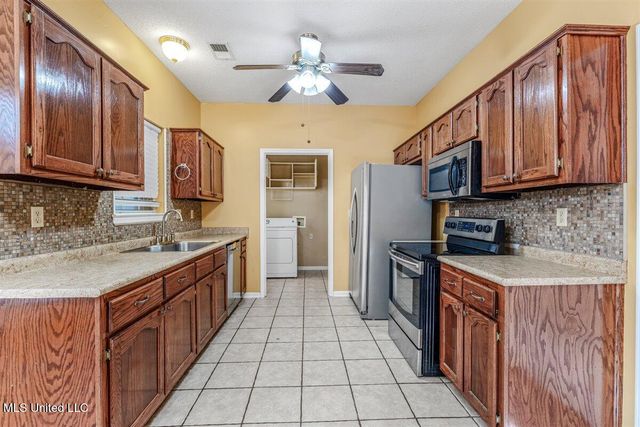 2035 Greencliff Drive, Southaven, MS 38672