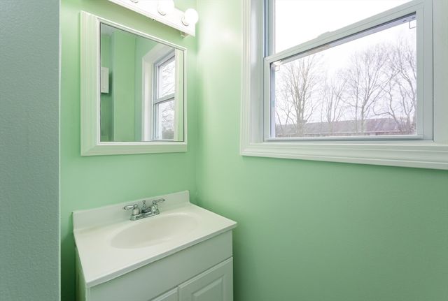 29 Mill St B, Dracut, MA 01826