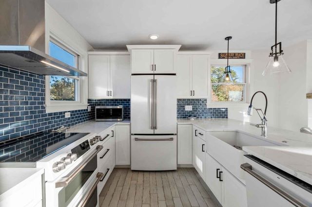 34 Old County Rd, Salisbury, MA 01952