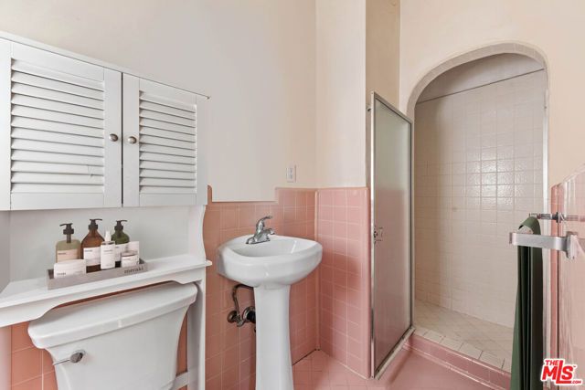 8130 Blackburn Avenue, Los Angeles, CA 90048