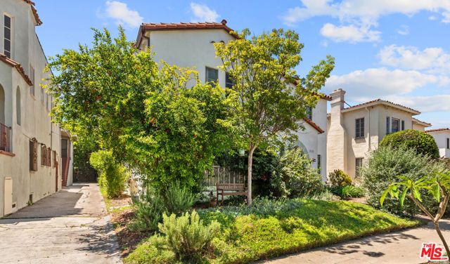8130 Blackburn Avenue, Los Angeles, CA 90048