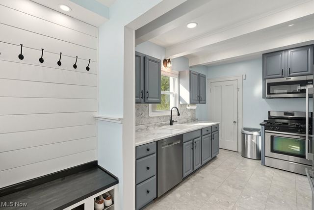 2223 Eldred Avenue, Lakewood, OH 44107