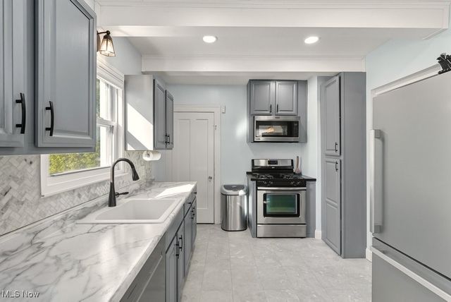 2223 Eldred Avenue, Lakewood, OH 44107