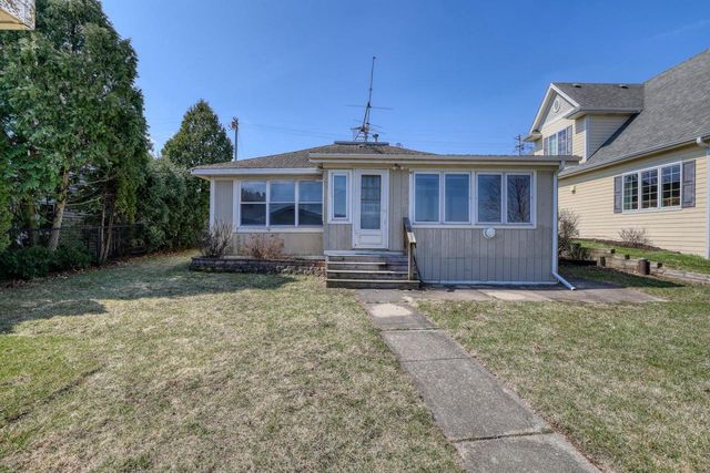 1603 Milwaukee STREET, Delafield, WI 53018