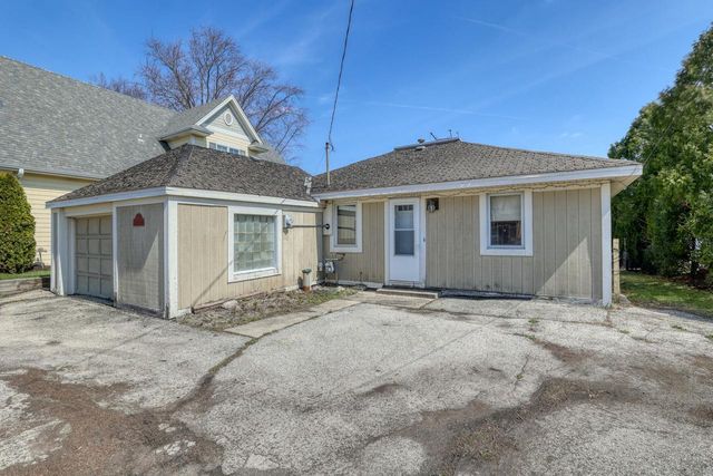 1603 Milwaukee STREET, Delafield, WI 53018