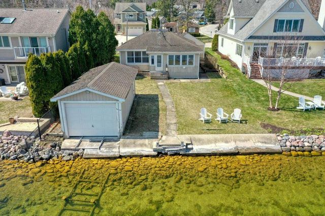 1603 Milwaukee STREET, Delafield, WI 53018