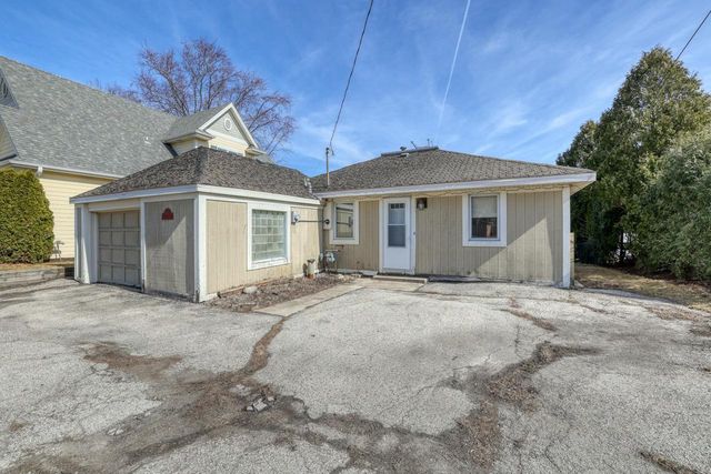 1603 Milwaukee STREET, Delafield, WI 53018